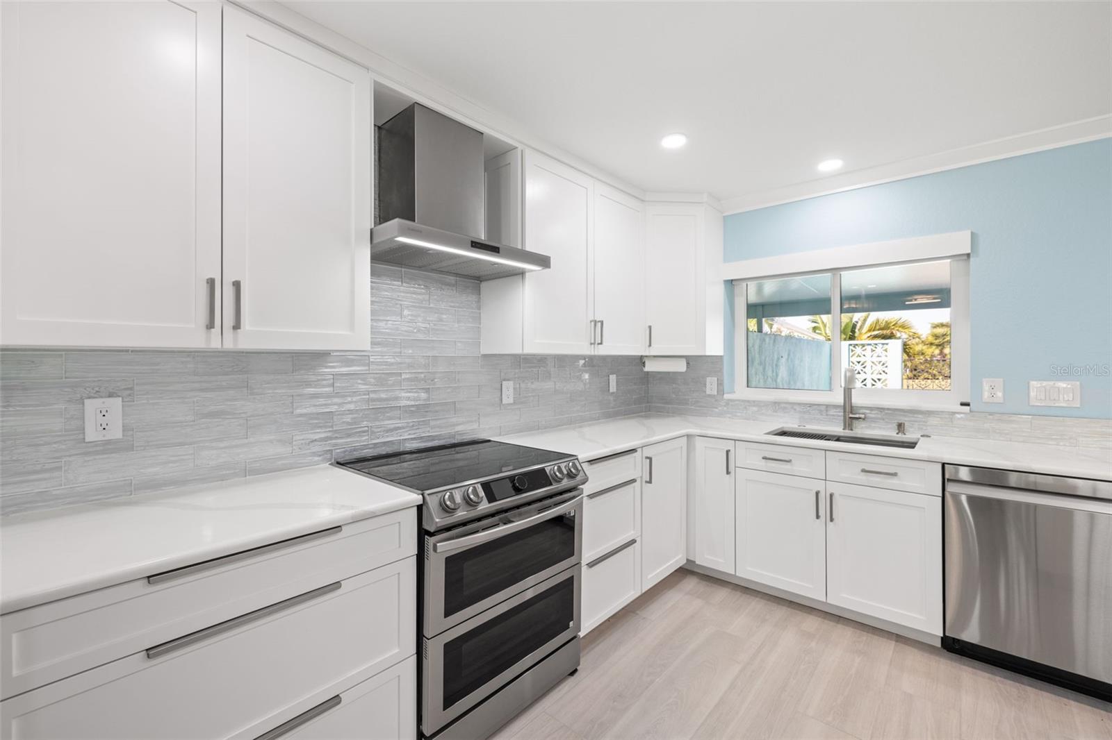 BOCA CIEGA POINT EAST - Residential