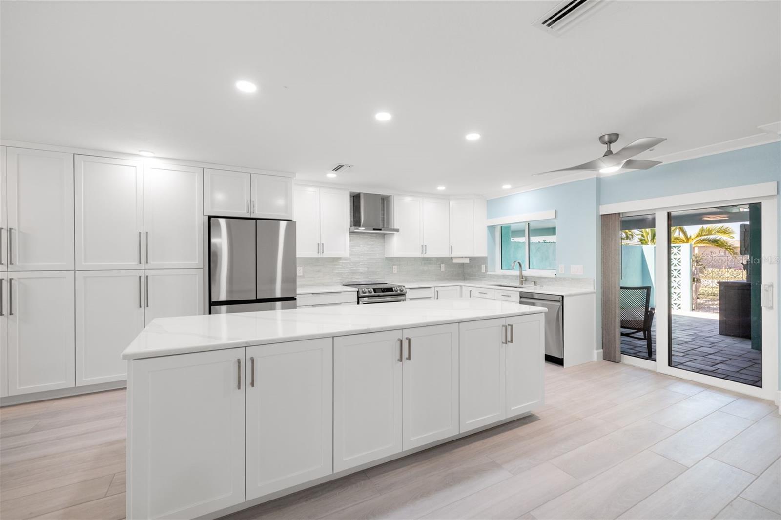 BOCA CIEGA POINT EAST - Residential