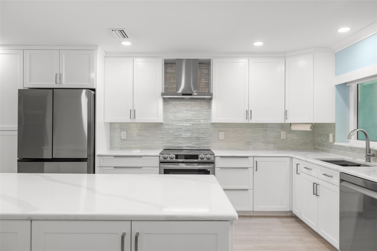 BOCA CIEGA POINT EAST - Residential