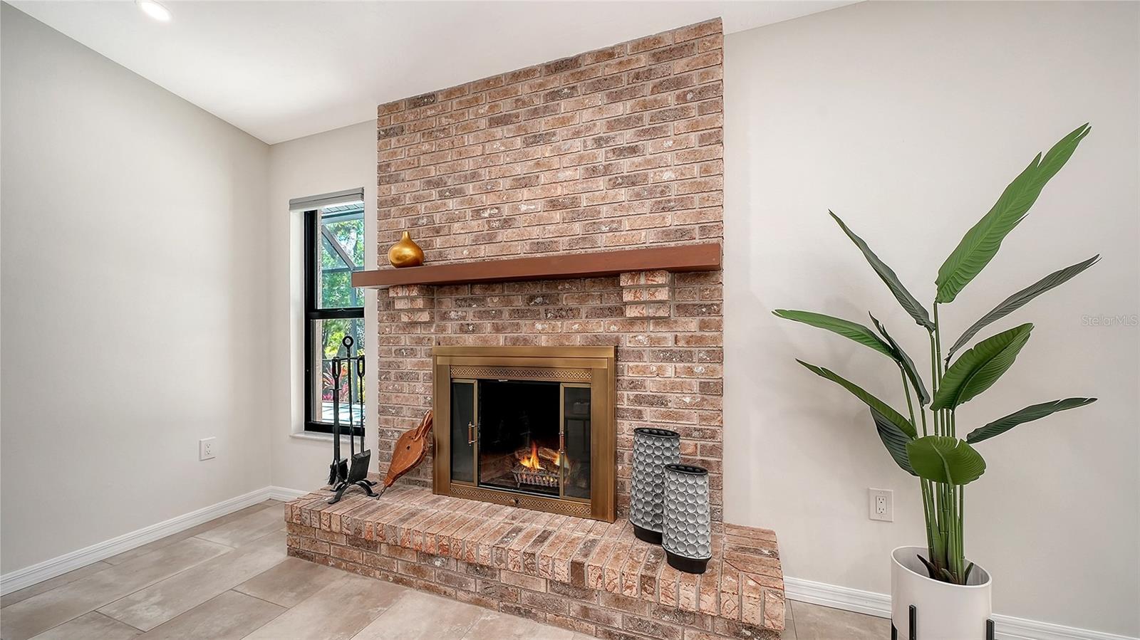 COLONIAL OAKS - Residential