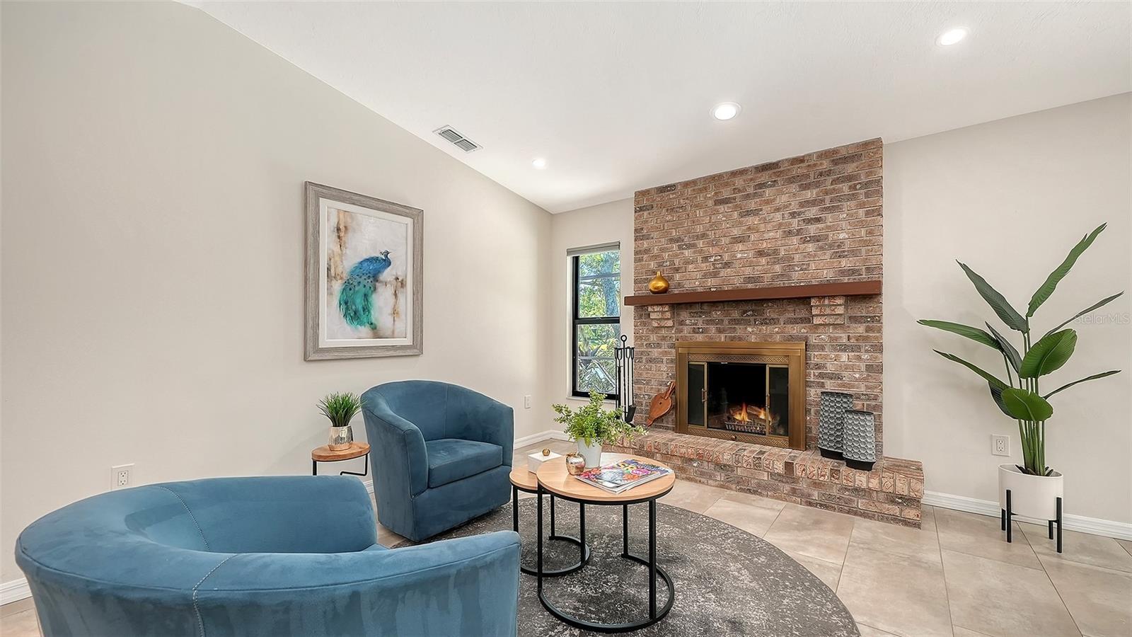 COLONIAL OAKS - Residential