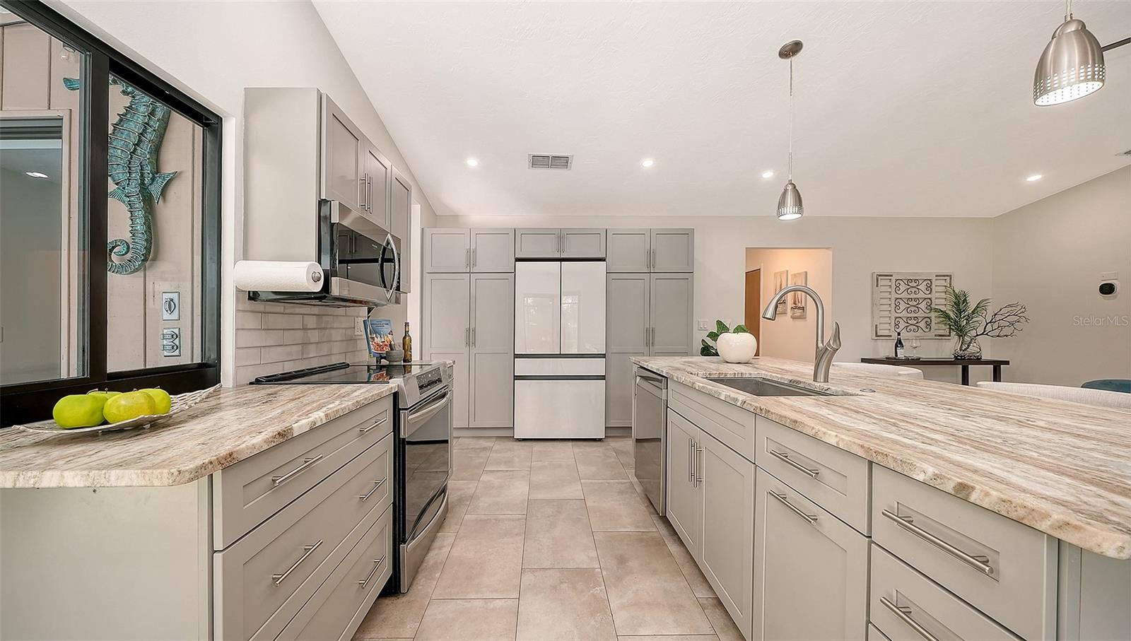 COLONIAL OAKS - Residential