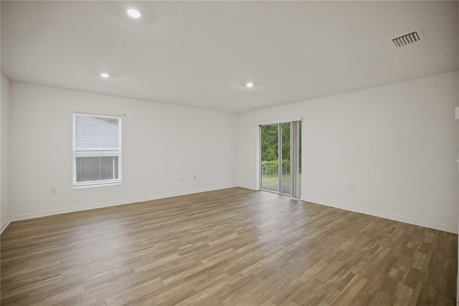 SILVER SPRINGS SHORES - Residential