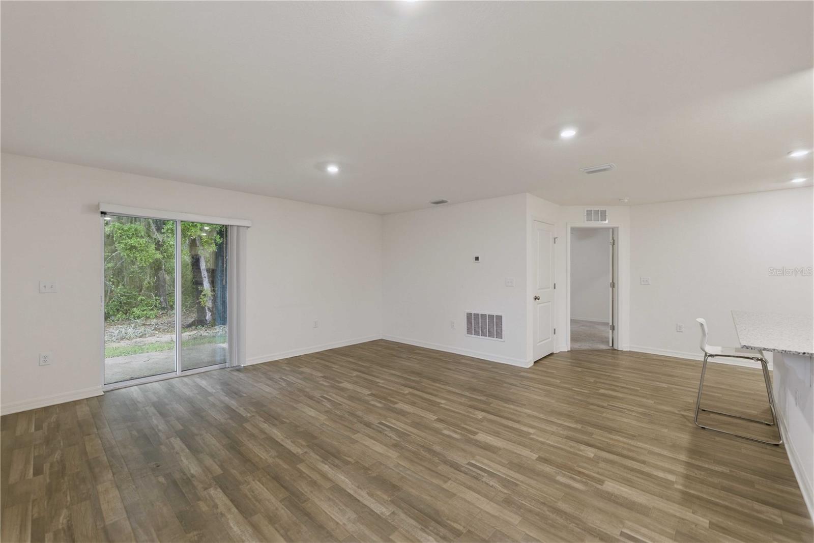 SILVER SPRINGS SHORES - Residential