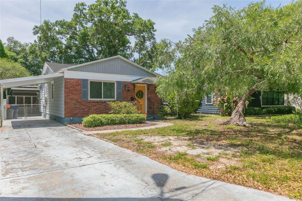 Photo of 1219 E Flora Street, Tampa, FL 33604 (MLS # TB8506711)