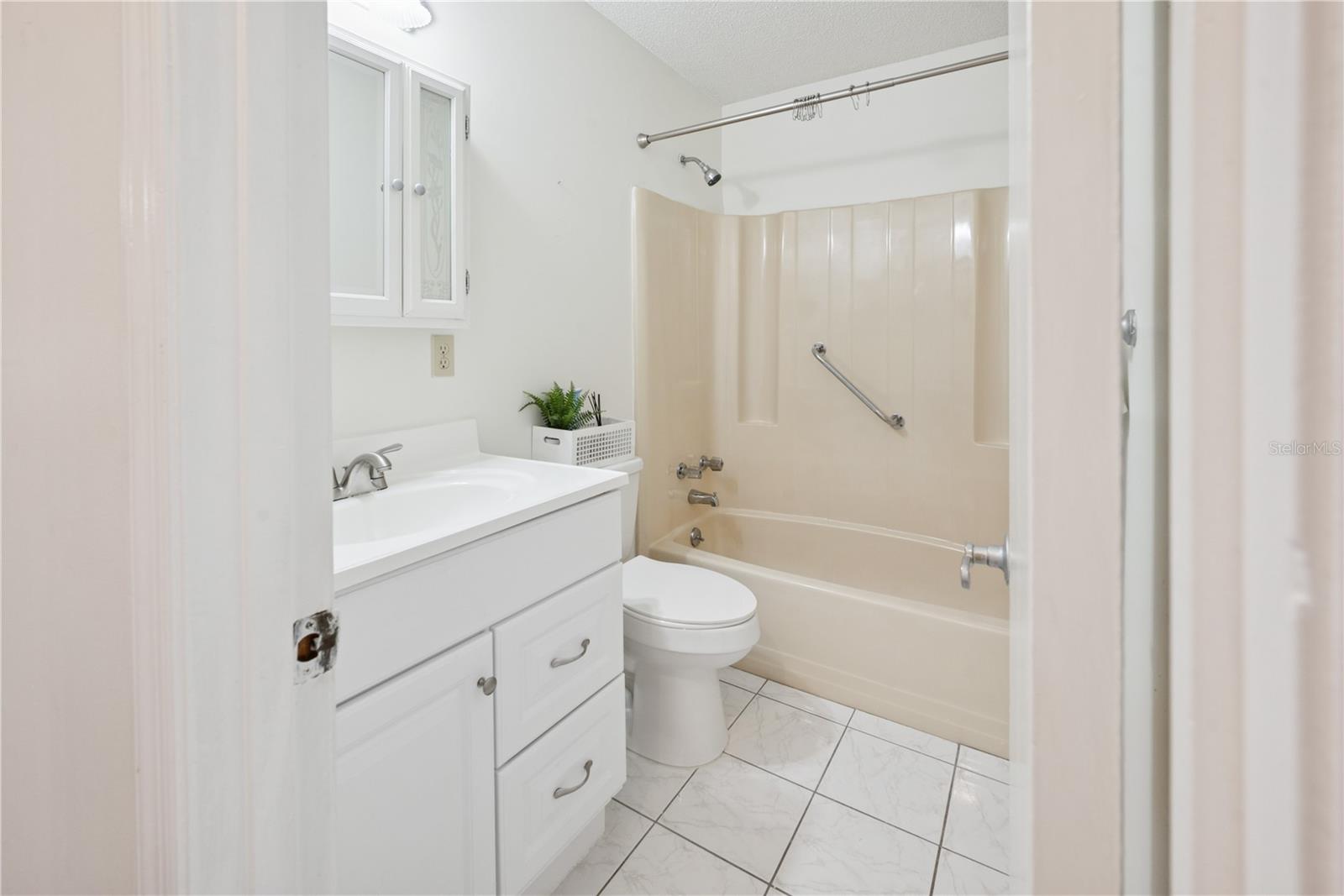 OAKBROOK VILLAGE - Residential