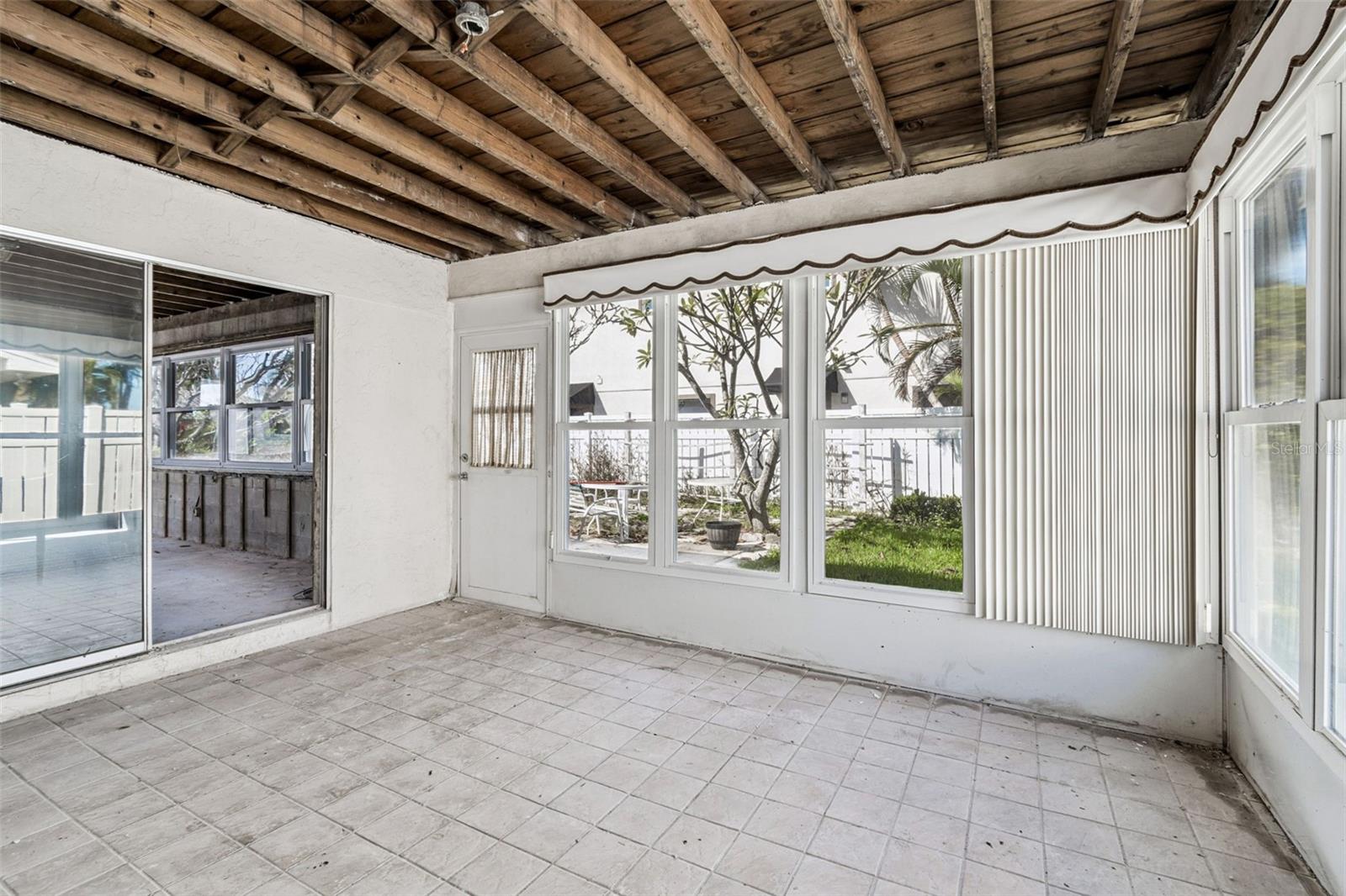 THREE PALMS POINT - Residential