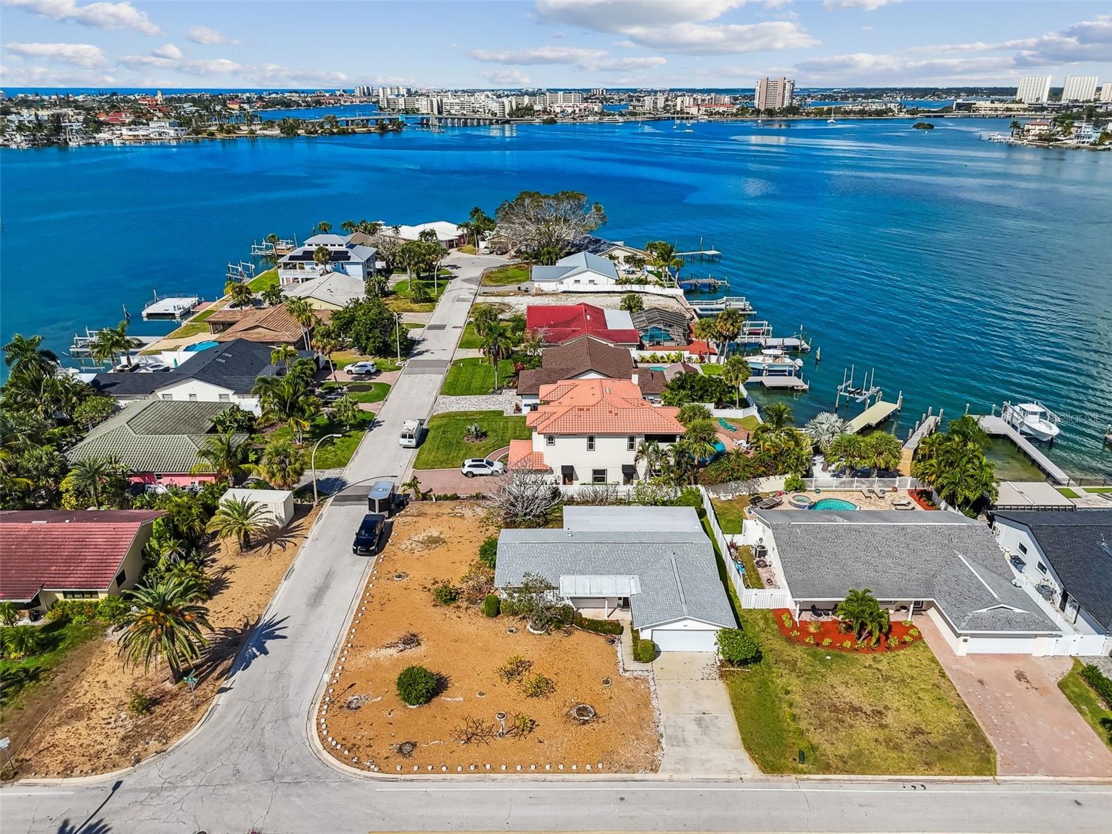 THREE PALMS POINT - Residential