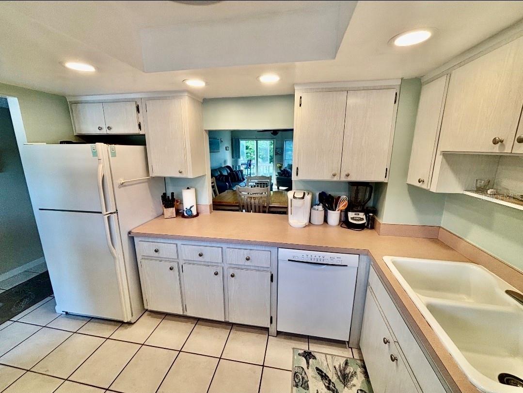 SIESTA HARBOR I - Residential Lease