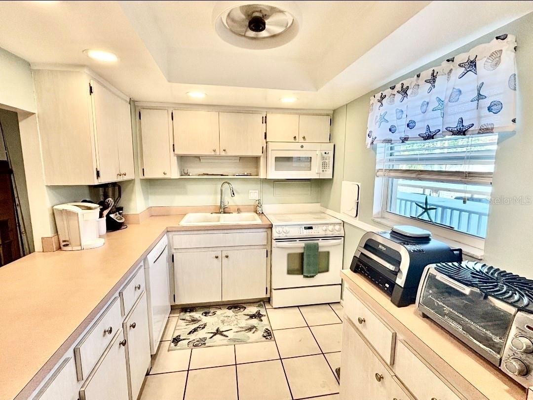 SIESTA HARBOR I - Residential Lease