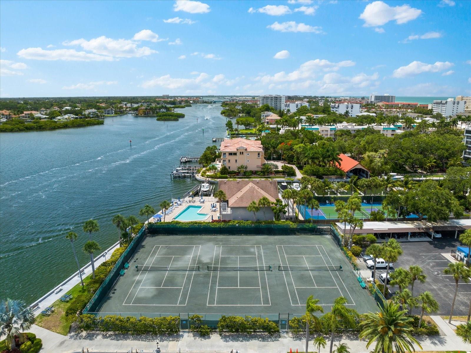 HARBOR TOWERS Y & R - Residential