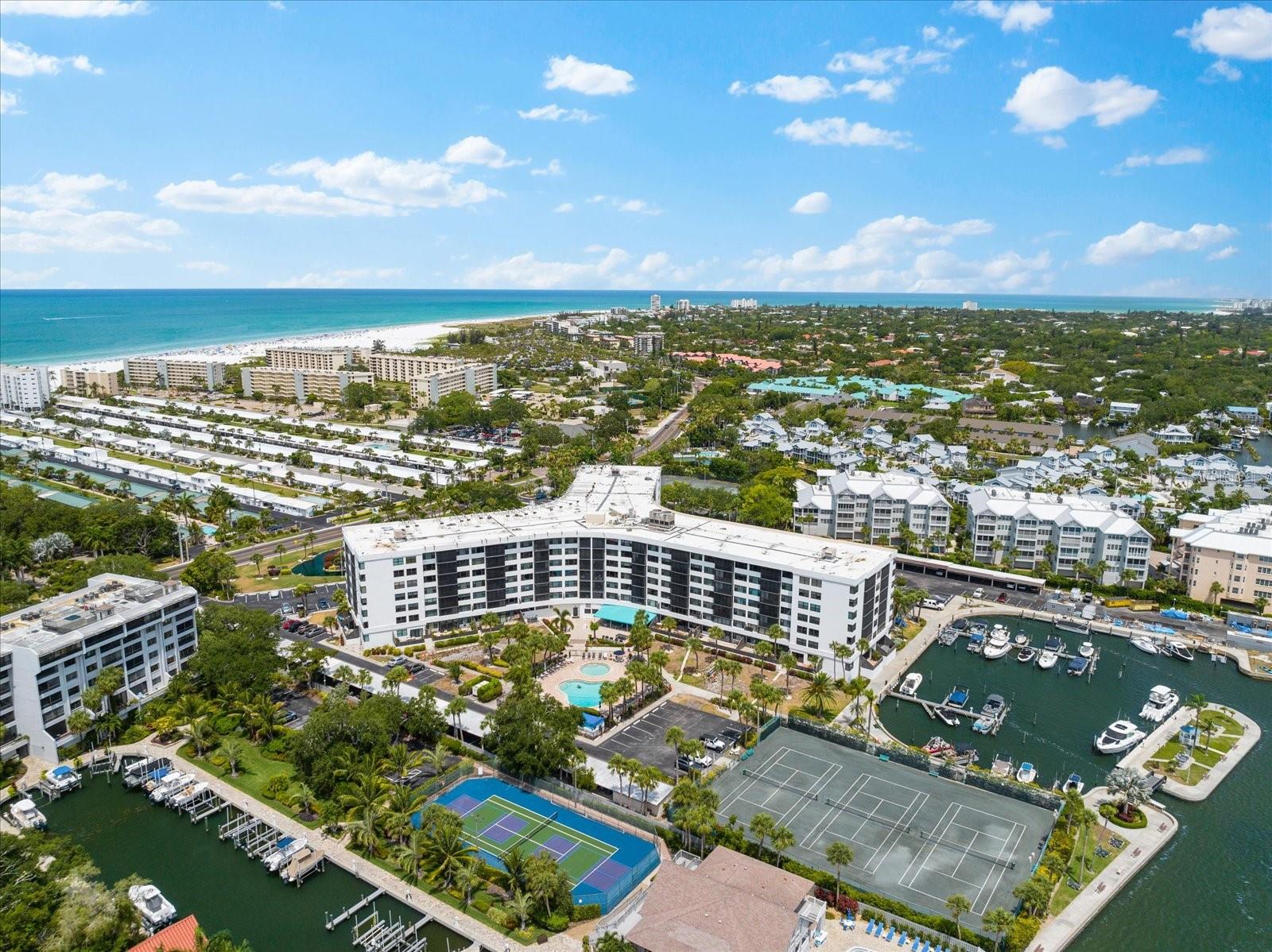 HARBOR TOWERS Y & R - Residential