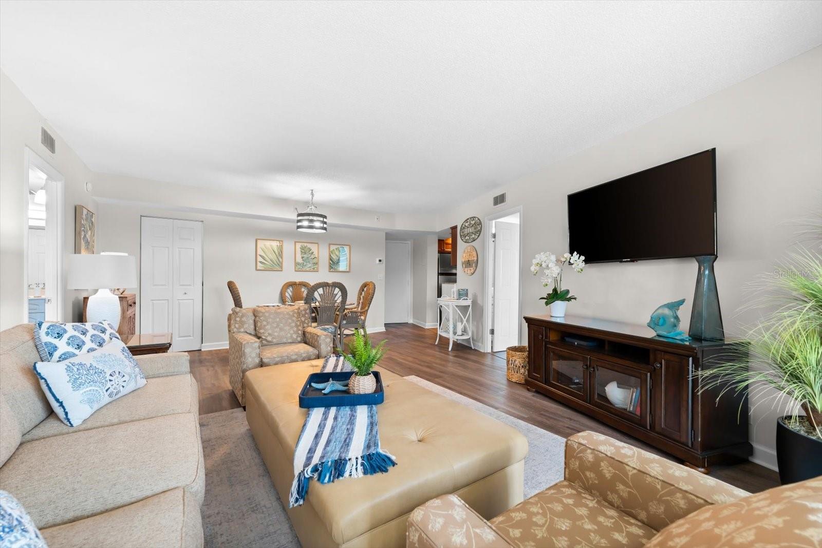 HARBOR TOWERS Y & R - Residential