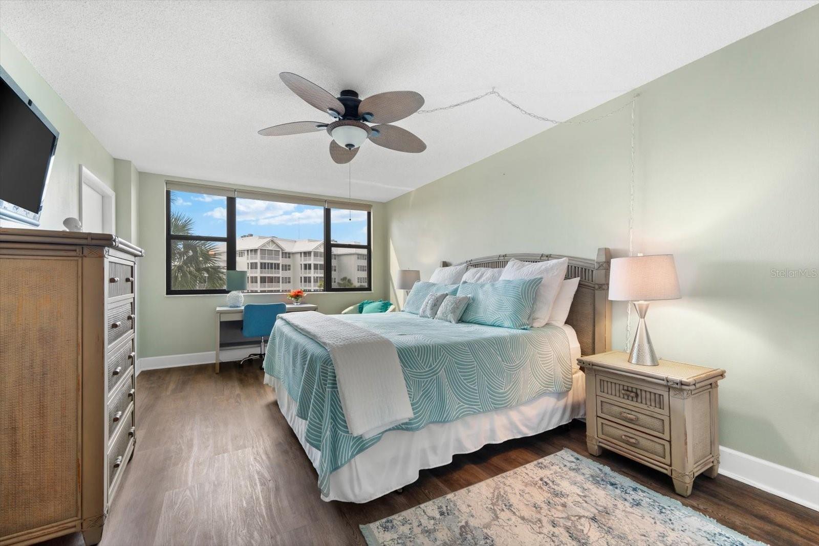 HARBOR TOWERS Y & R - Residential