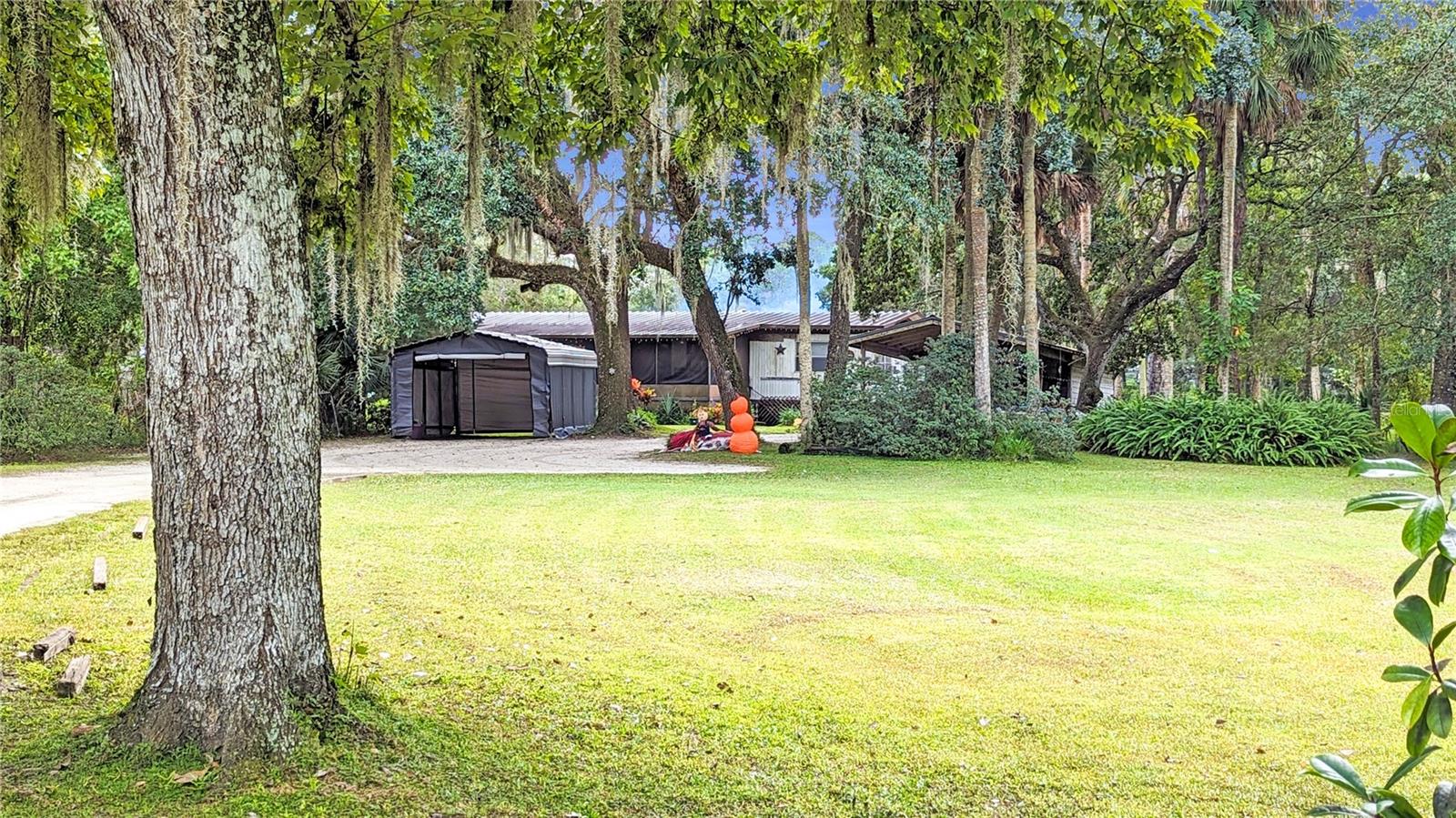 CHRISTMAS PARK 1ST ADD - Land