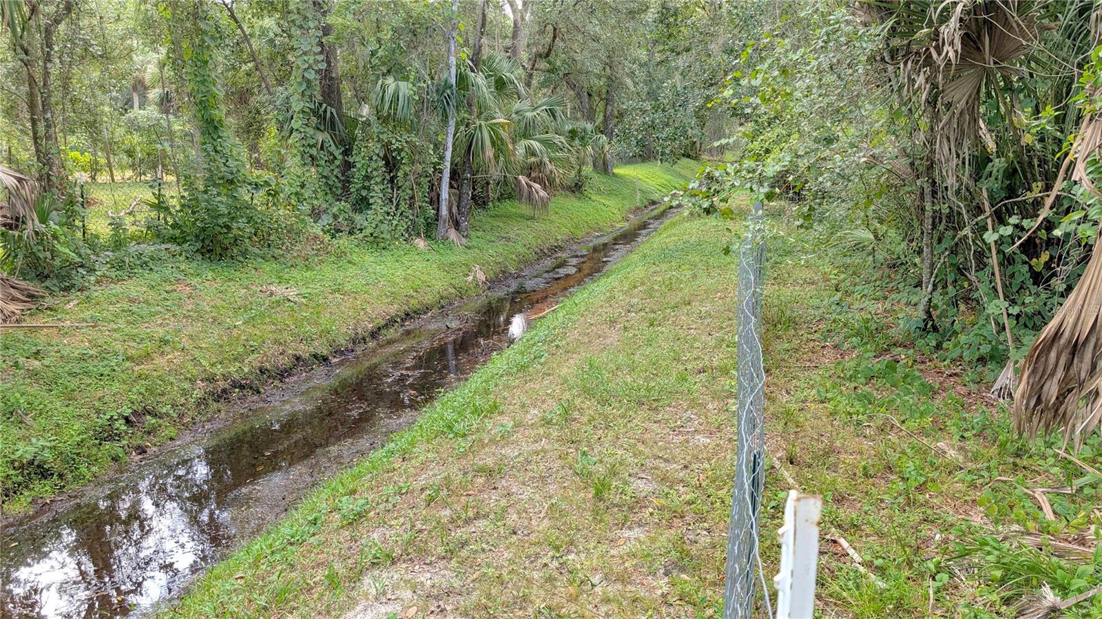 CHRISTMAS PARK 1ST ADD - Land