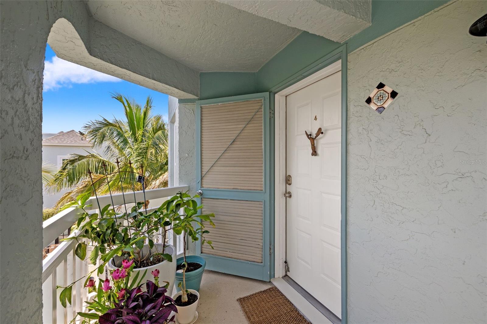 380 8TH AVENUE N 4