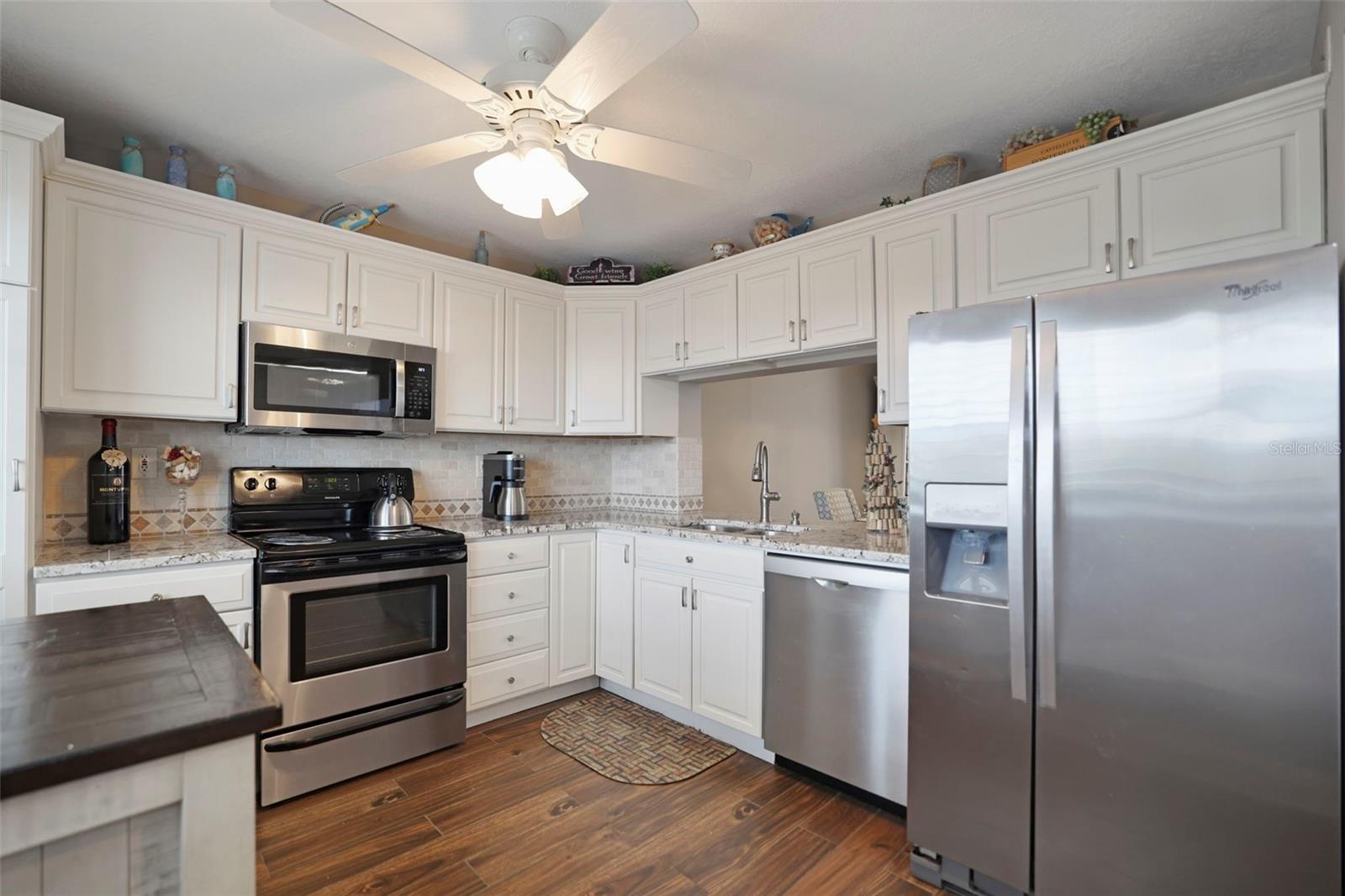 THE HARBOUR CONDO - Residential