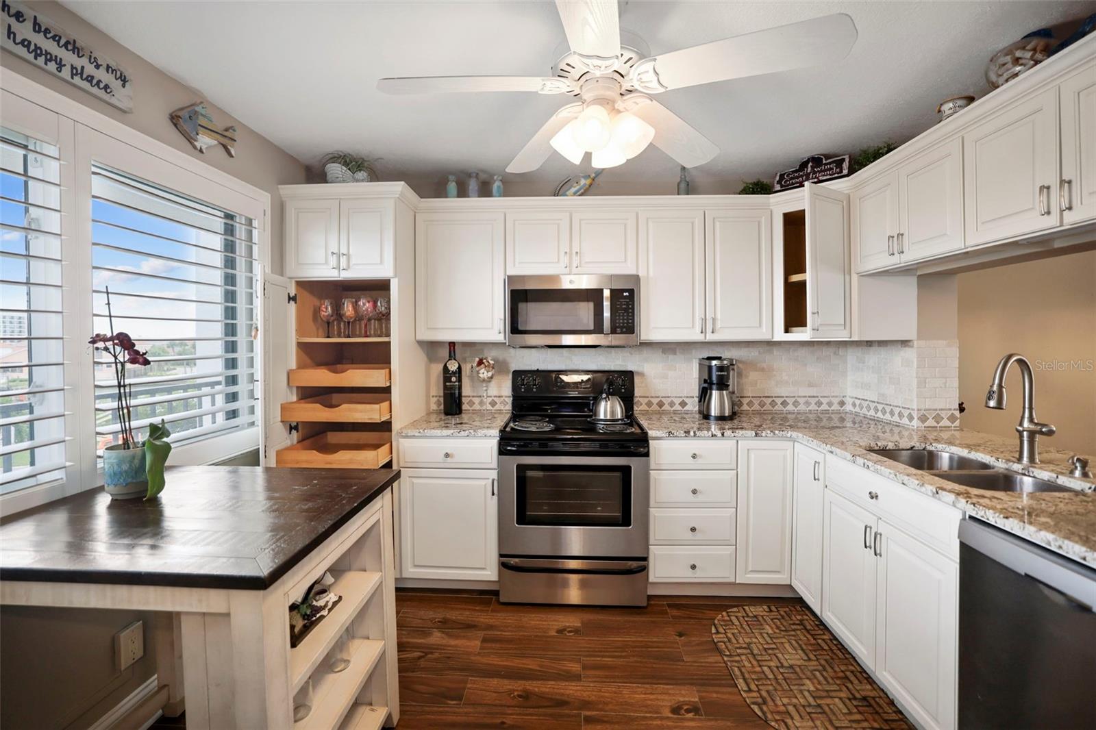 THE HARBOUR CONDO - Residential