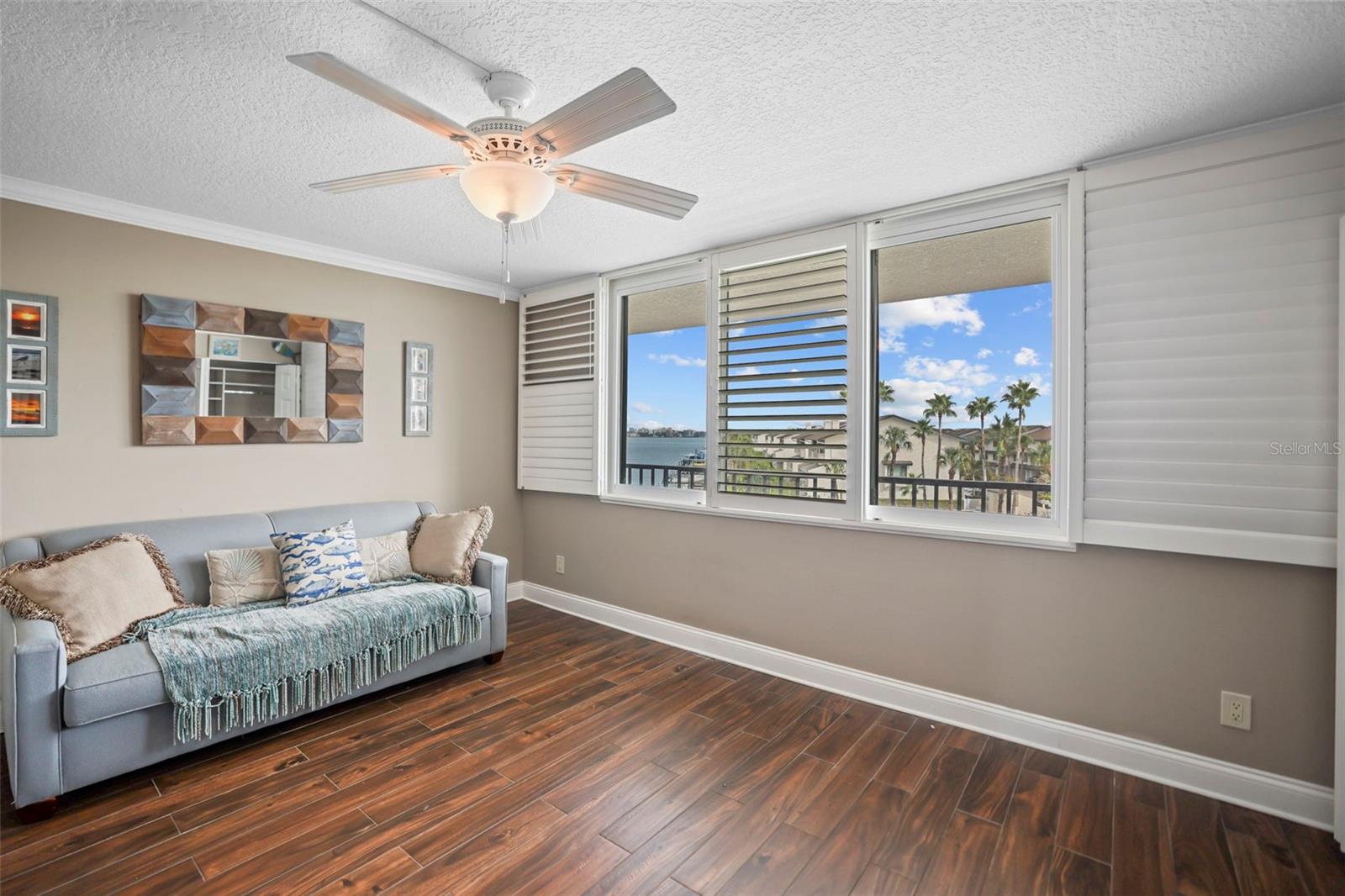 THE HARBOUR CONDO - Residential