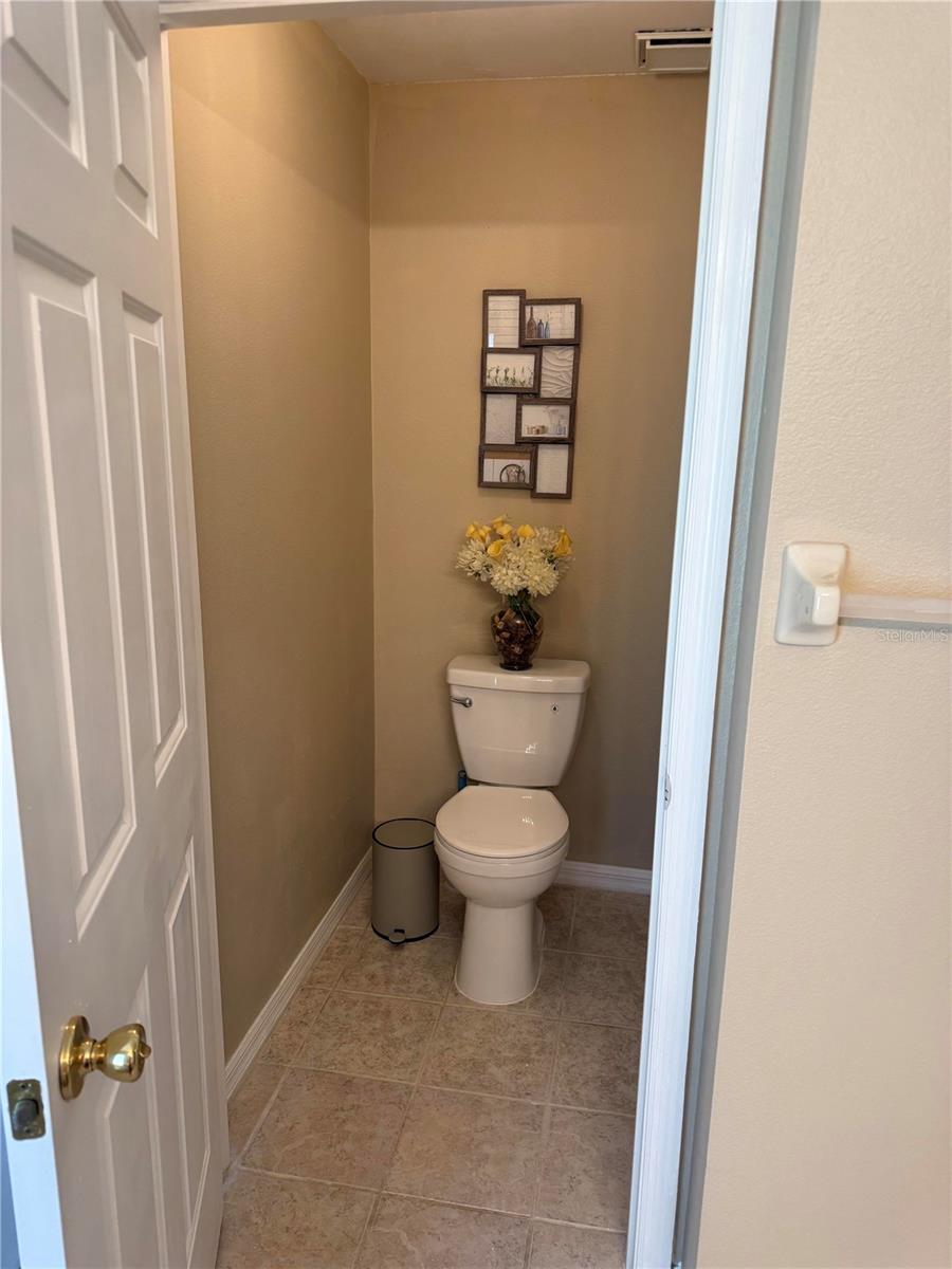 HILLCREST HOME LAKE DAVENPORT 01 - Residential