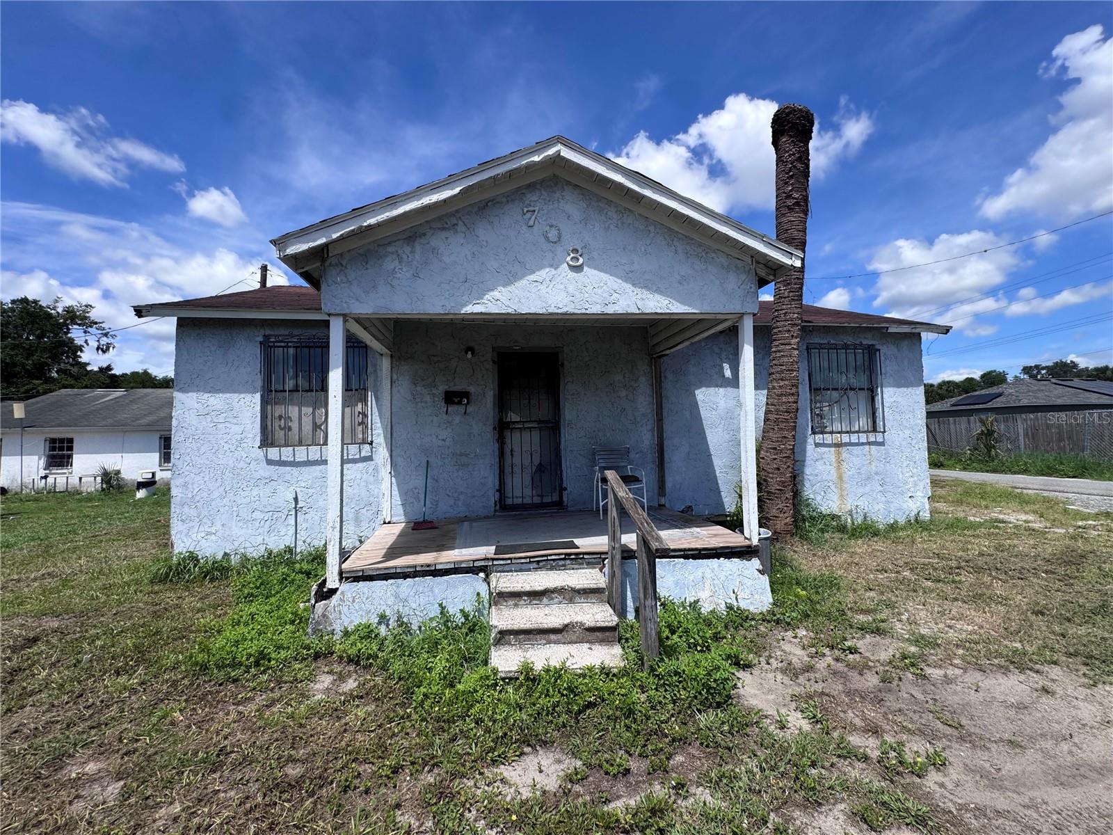 Investor specials!! fixer upper, needs full renovation ! Seller is transferring the title with quit claim deed because the title is not clear, property have an open code violation that must be buyer responsibility to enter in compliance. MLS Addendum must be present with an offer.
https://ims.lakelandgov.net/ims/Base/Details?EncrID=709432161
https://ims.lakelandgov.net/ims/Account/Login?ReturnUrl=%2Fims%2FBase%2FDetails%3FEncrID%3D709432161