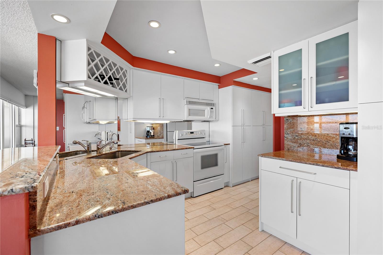 LONGBOAT KEY TOWERS - Residential Lease