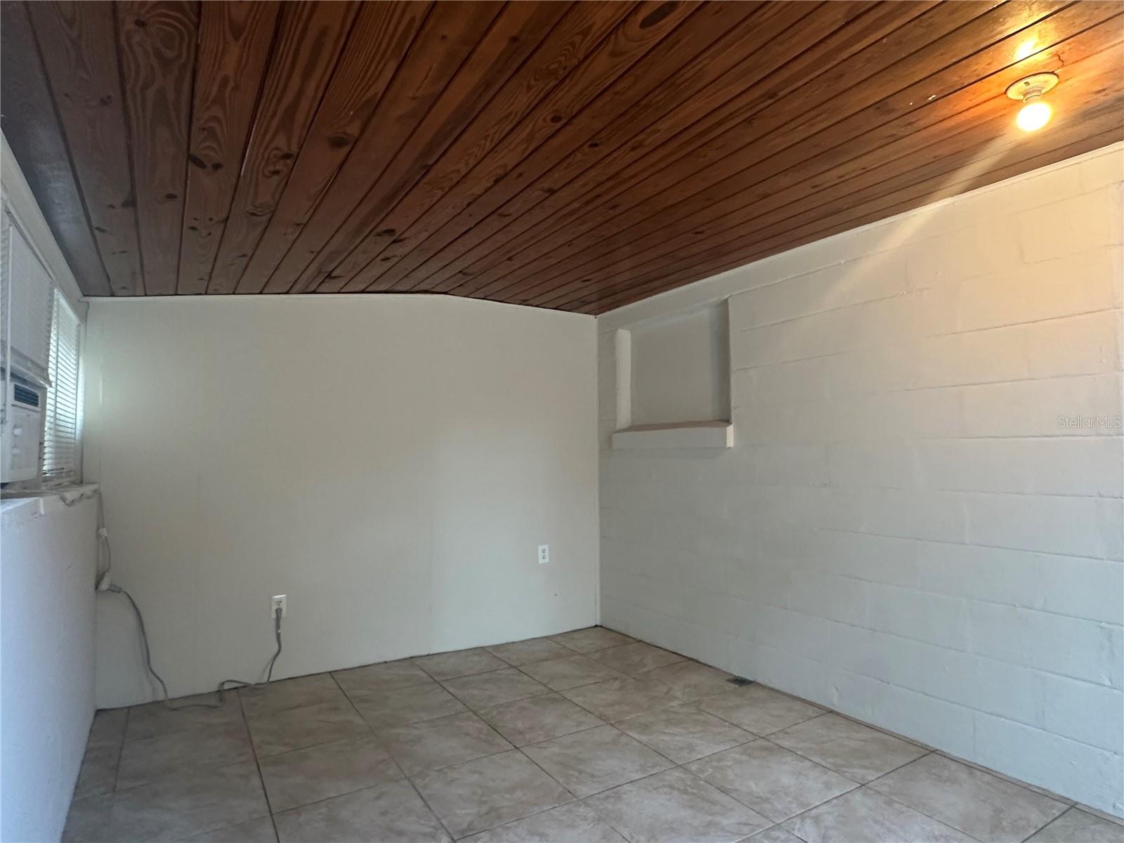 HOWEY W J LAND STARR LAKE - Residential Lease