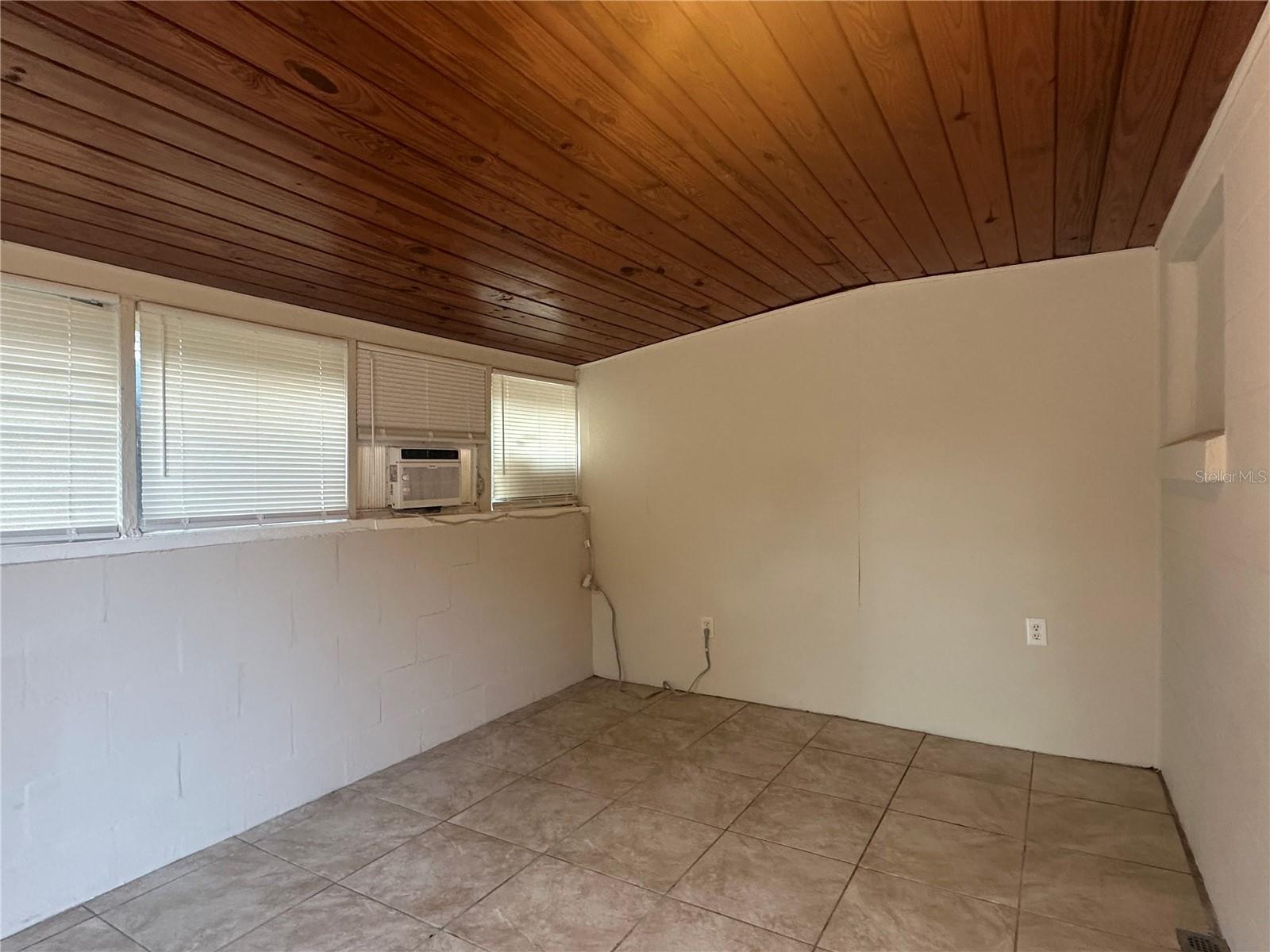 HOWEY W J LAND STARR LAKE - Residential Lease