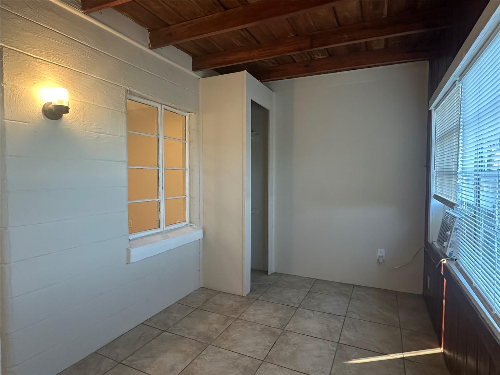 HOWEY W J LAND STARR LAKE - Residential Lease