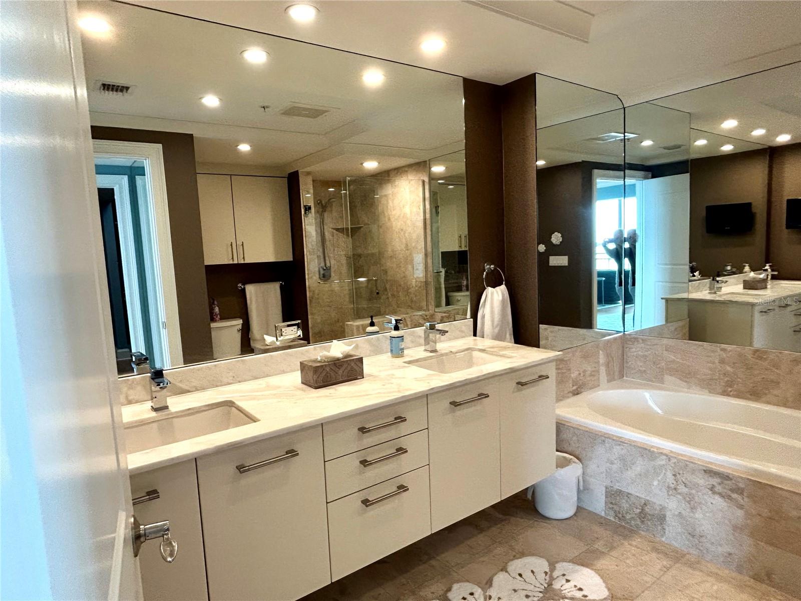 1350 MAIN RESIDENTIAL - Residential Lease