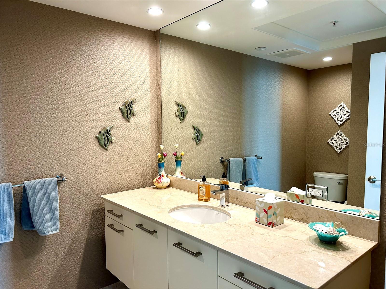 1350 MAIN RESIDENTIAL - Residential Lease