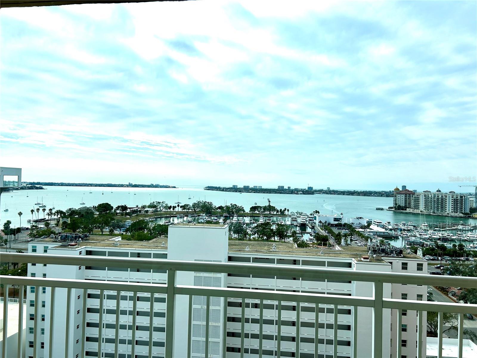 1350 MAIN RESIDENTIAL - Residential Lease