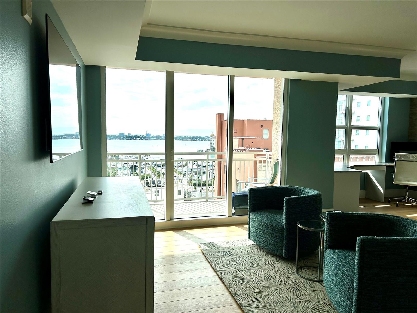 1350 MAIN RESIDENTIAL - Residential Lease