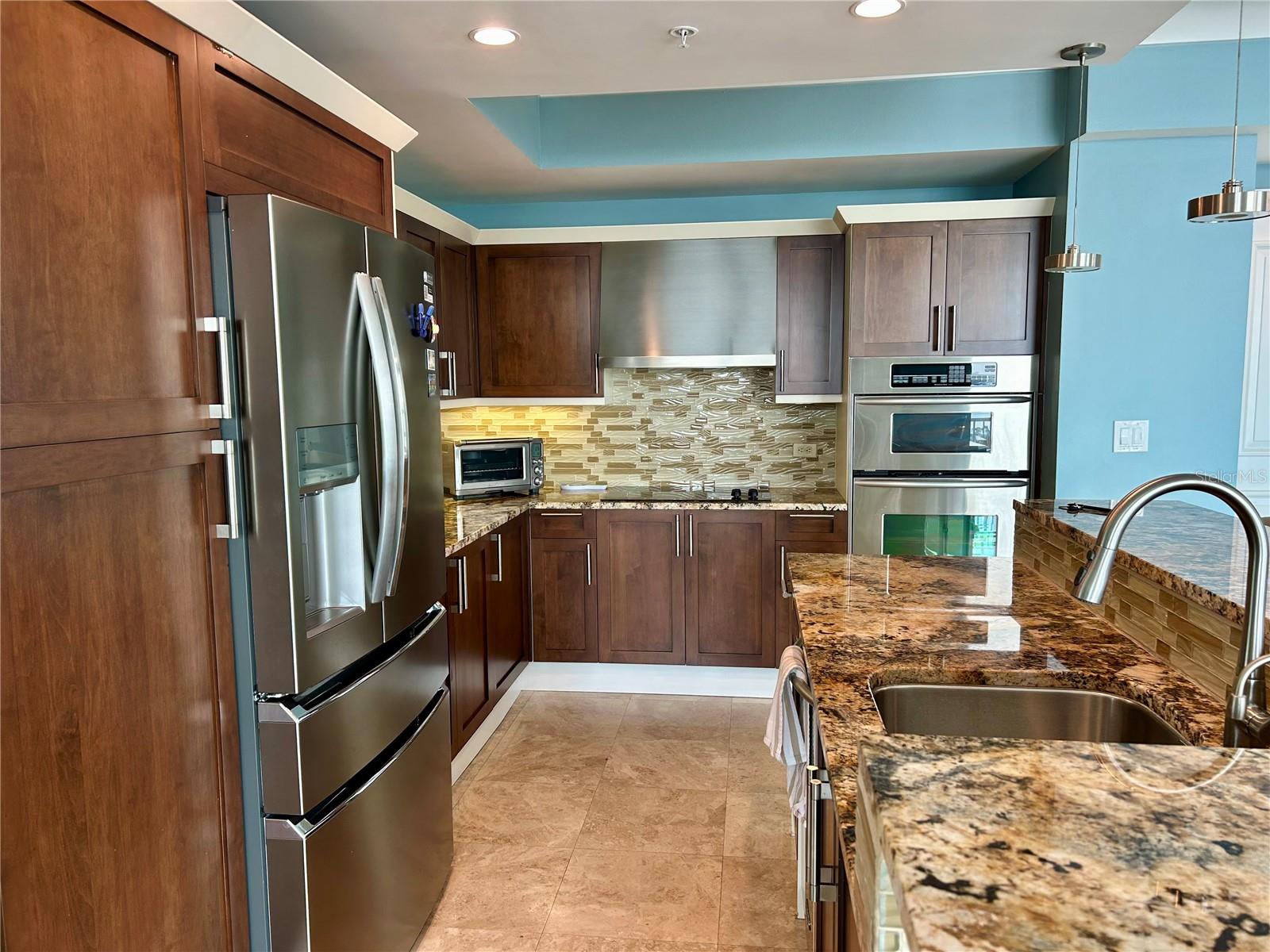 1350 MAIN RESIDENTIAL - Residential Lease