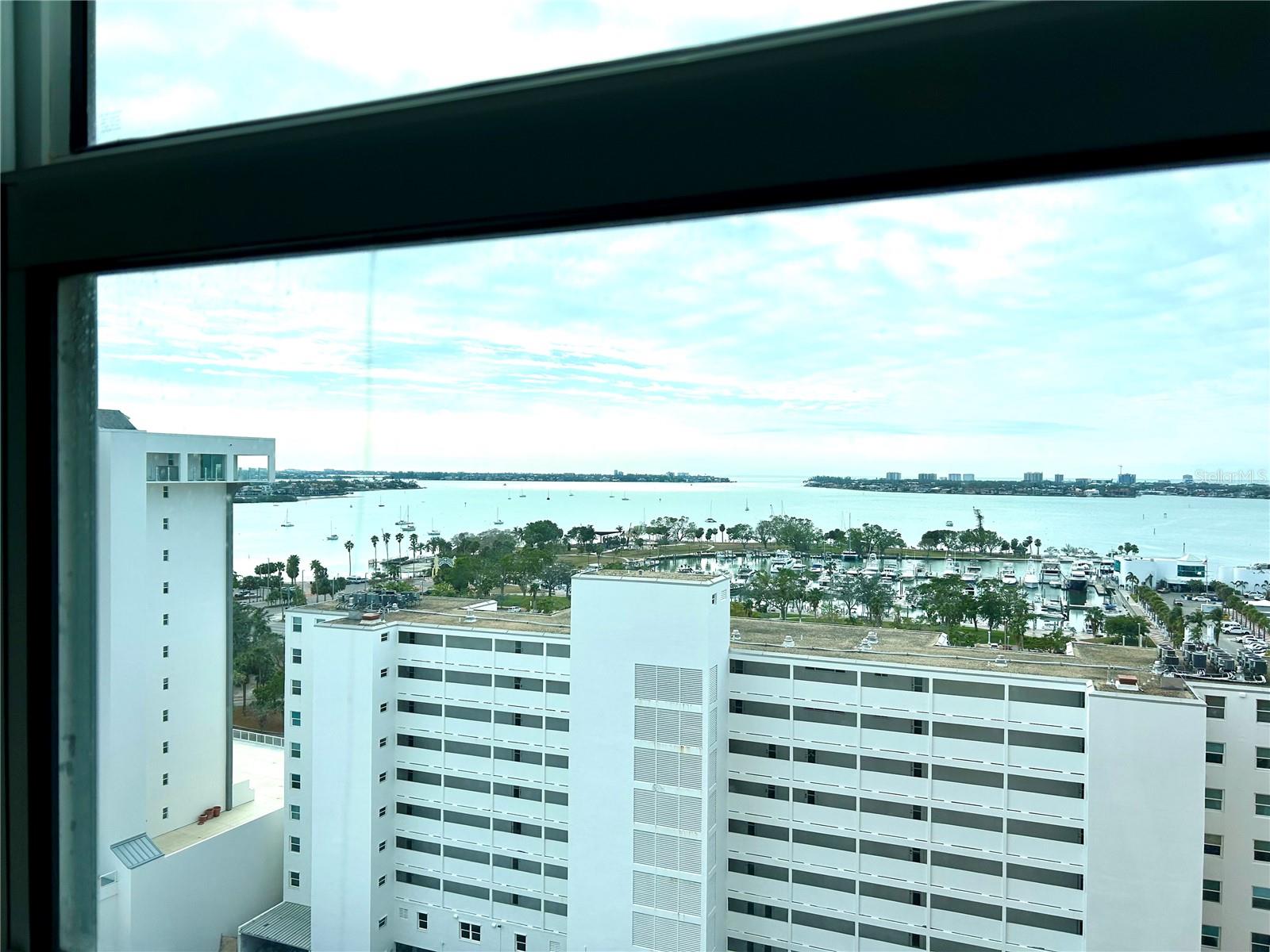 1350 MAIN RESIDENTIAL - Residential Lease