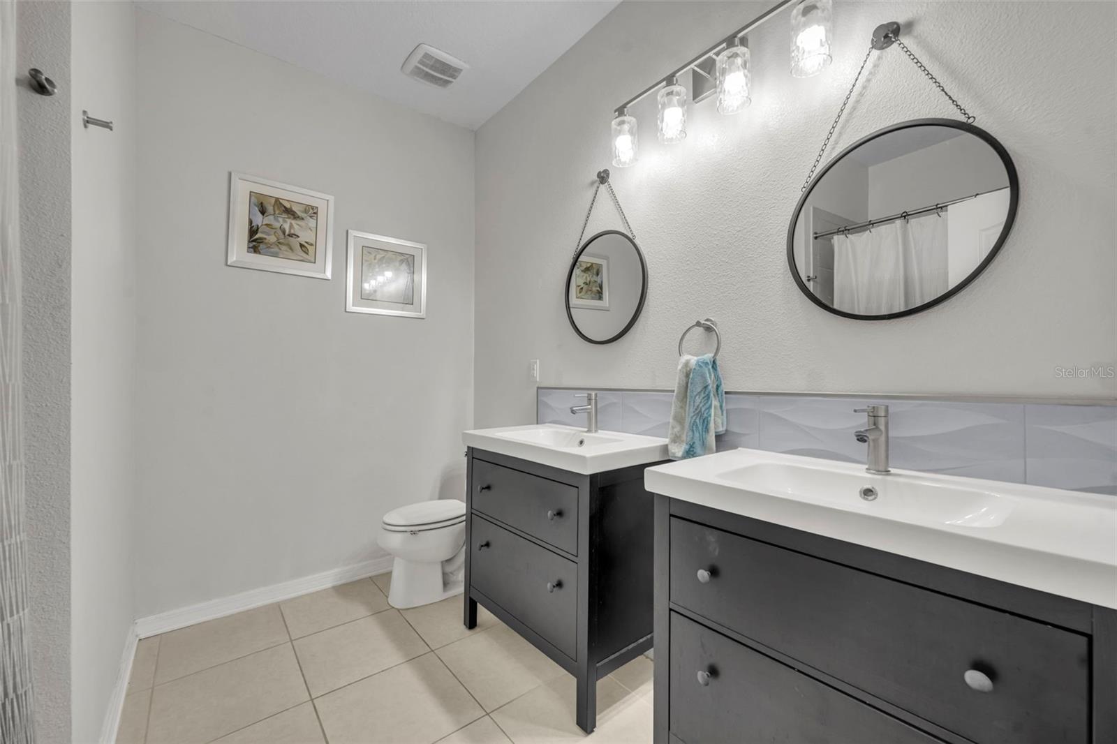 AULINS LANDING AT OVIEDO-PHASE 1 - Residential