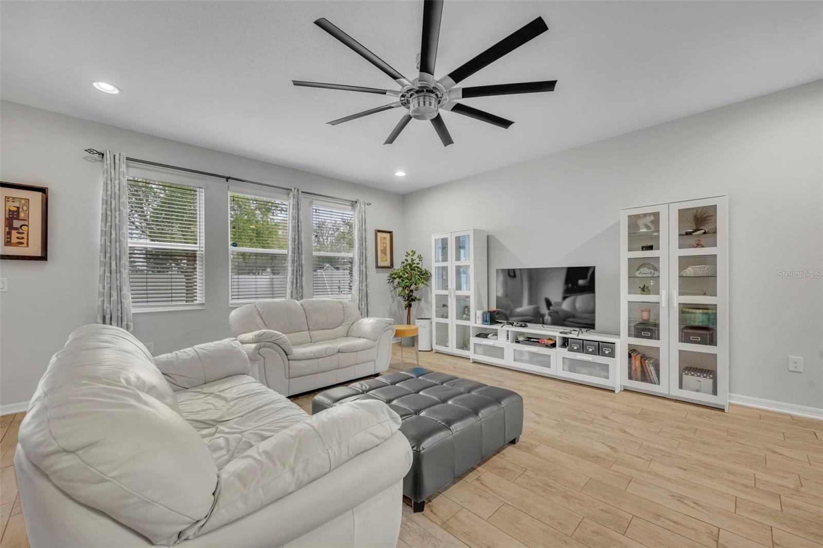 AULINS LANDING AT OVIEDO-PHASE 1 - Residential