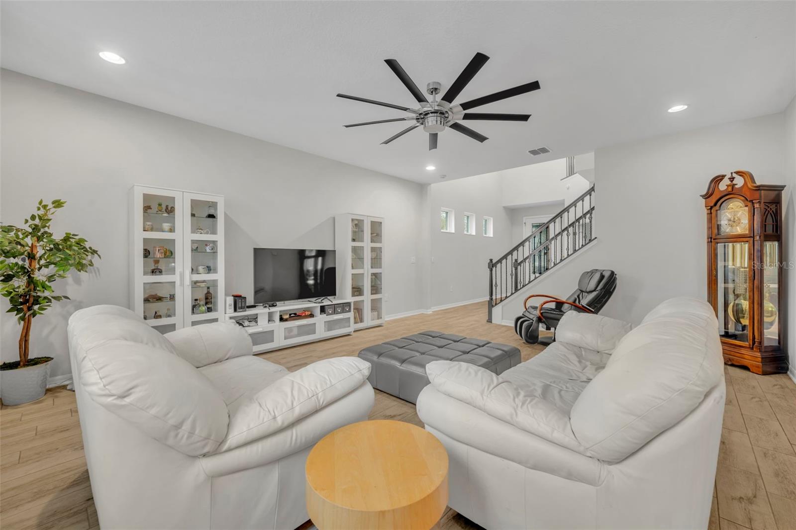 AULINS LANDING AT OVIEDO-PHASE 1 - Residential