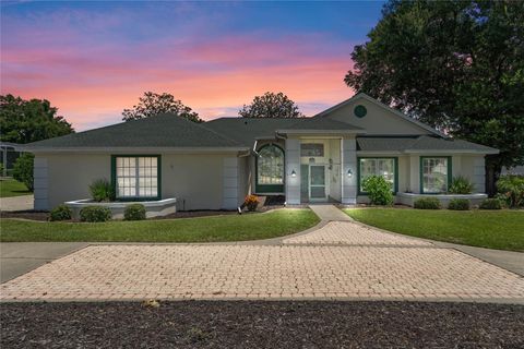 A home in LADY LAKE