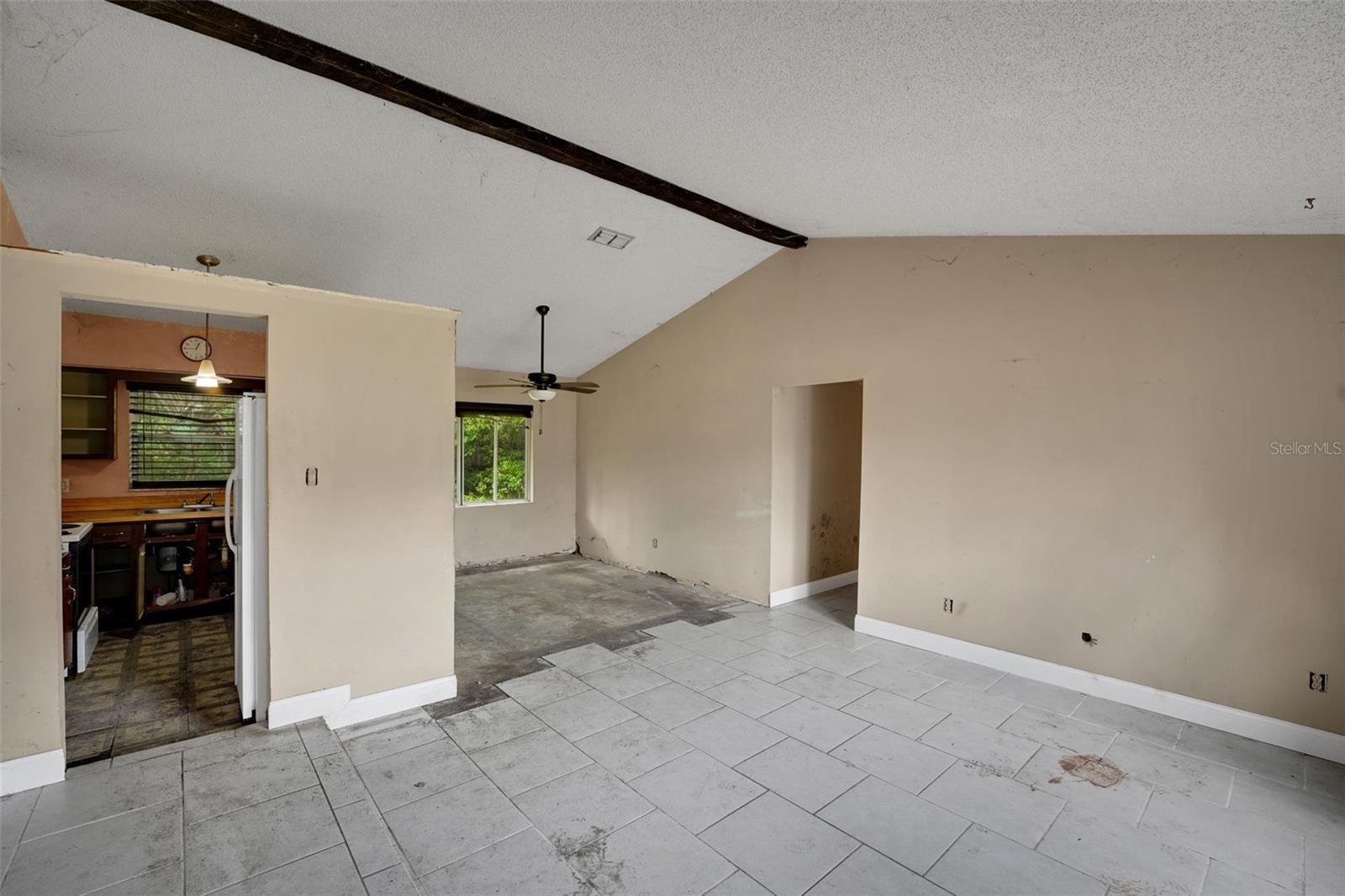 618 LOCUST COURT