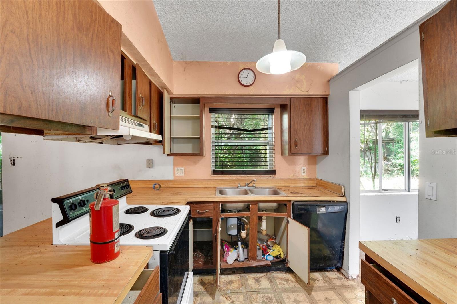 618 LOCUST COURT