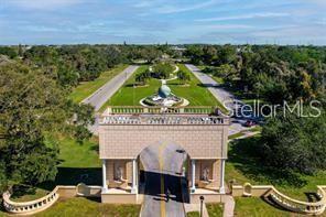 ON TOP OF THE WORLD - Residential