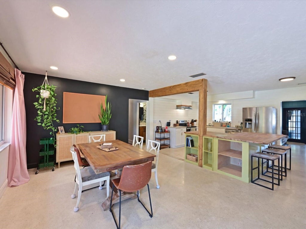 Photo of 5812 2nd Avenue NW, Bradenton, FL 34209 (MLS # A4701022)