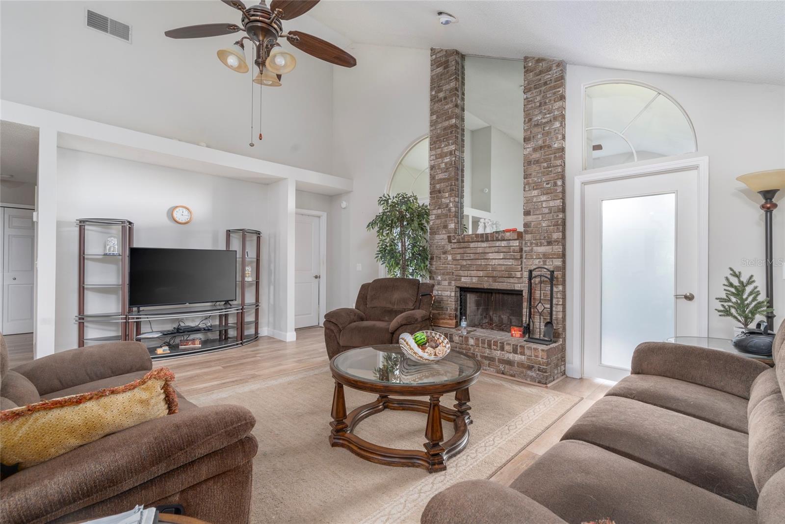 SUMMER LAKES - Residential