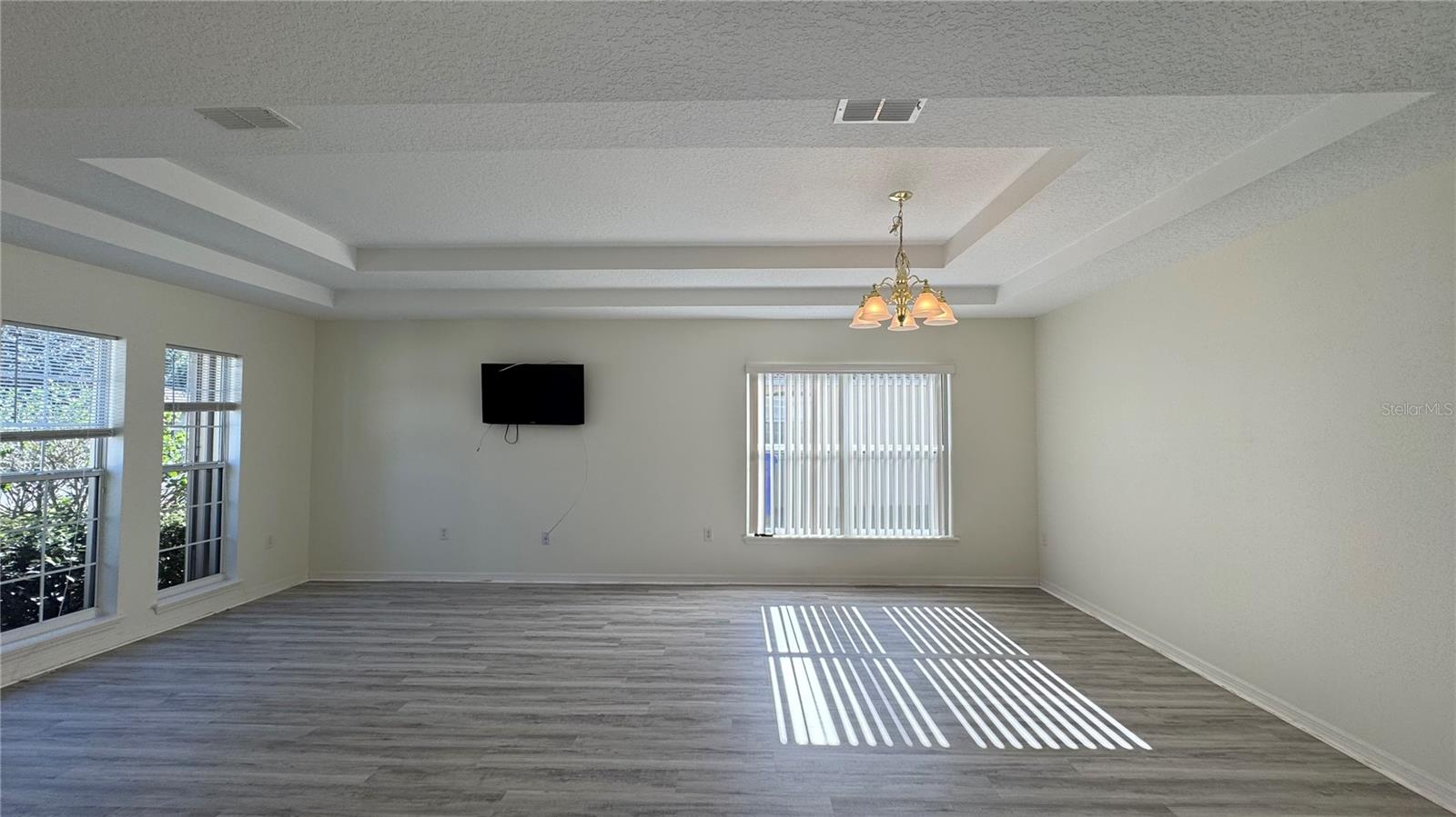 LAKE SAUNDERS POINT - Residential