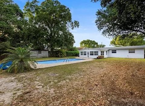 A home in WINTER HAVEN