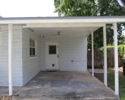 A home in WINTER HAVEN