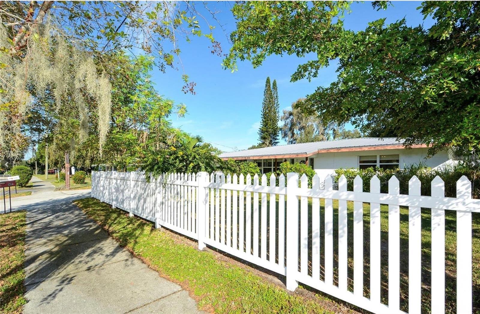 COCOANUT HEIGHTS - Residential Lease