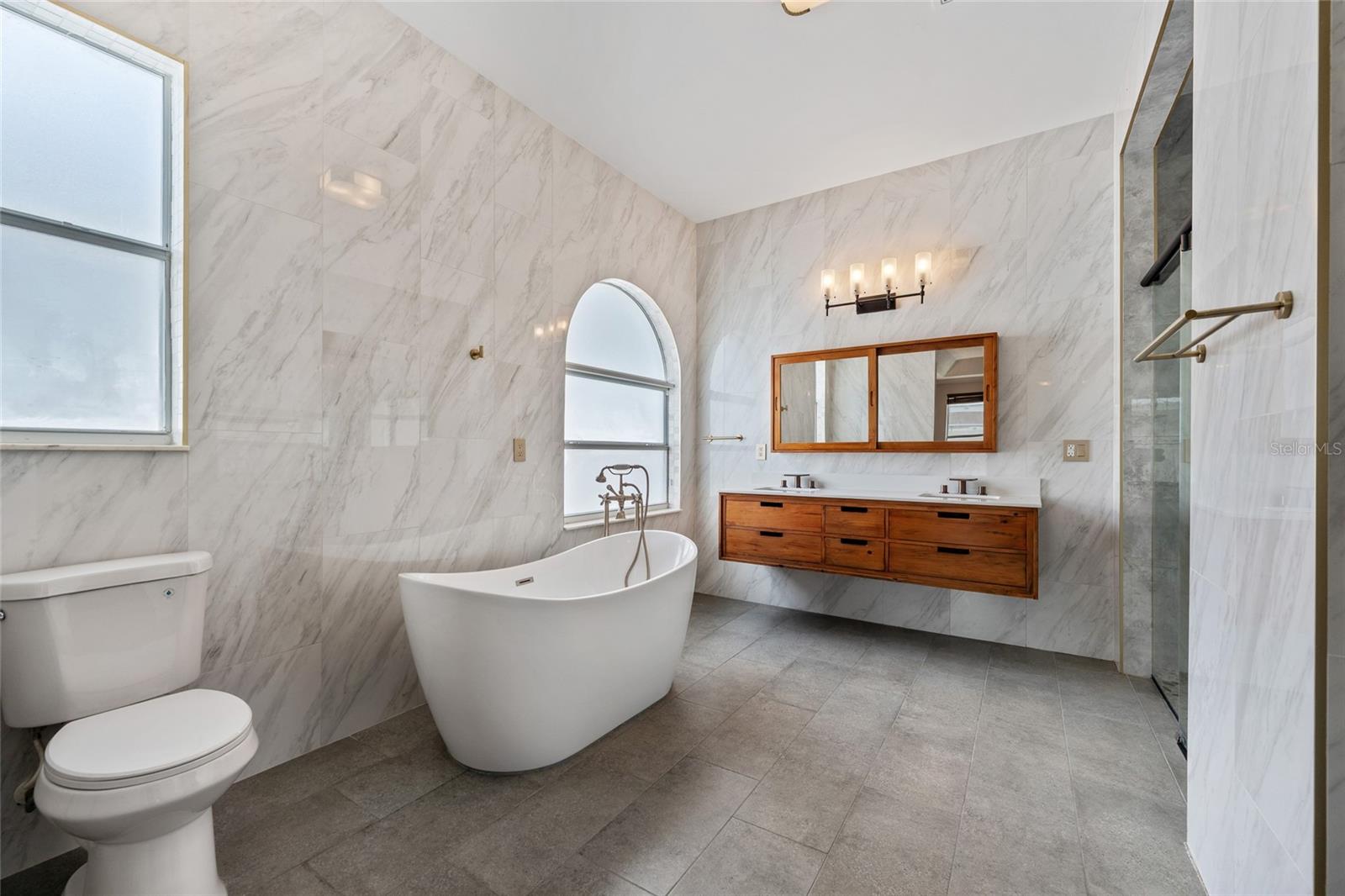 LANDINGS/LK GEORGE - Residential